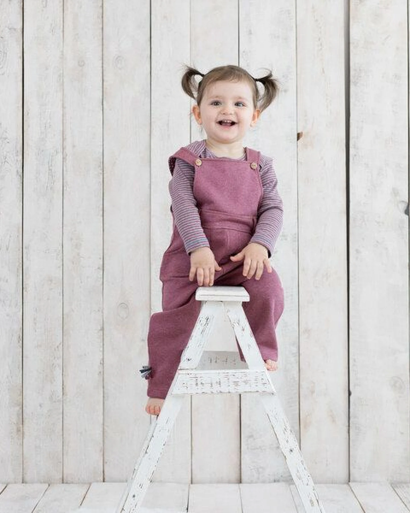 Baby-Latzhose Unisex 'OrganicEra' aus Bio-Baumwolle – Ansicht 2