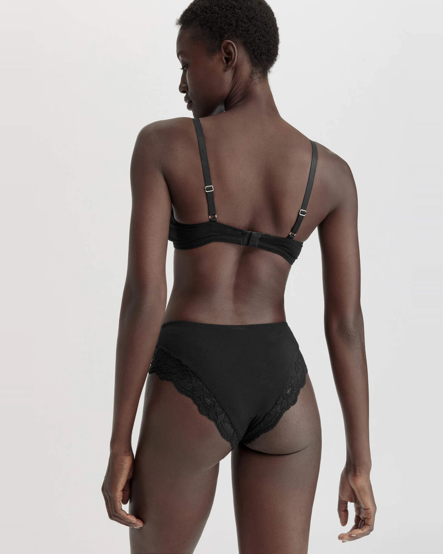 hessnatur Damen Panty PURE SENSE LACE aus TENCEL™ Modal - schwarz - Größe 46 – Ansicht 3