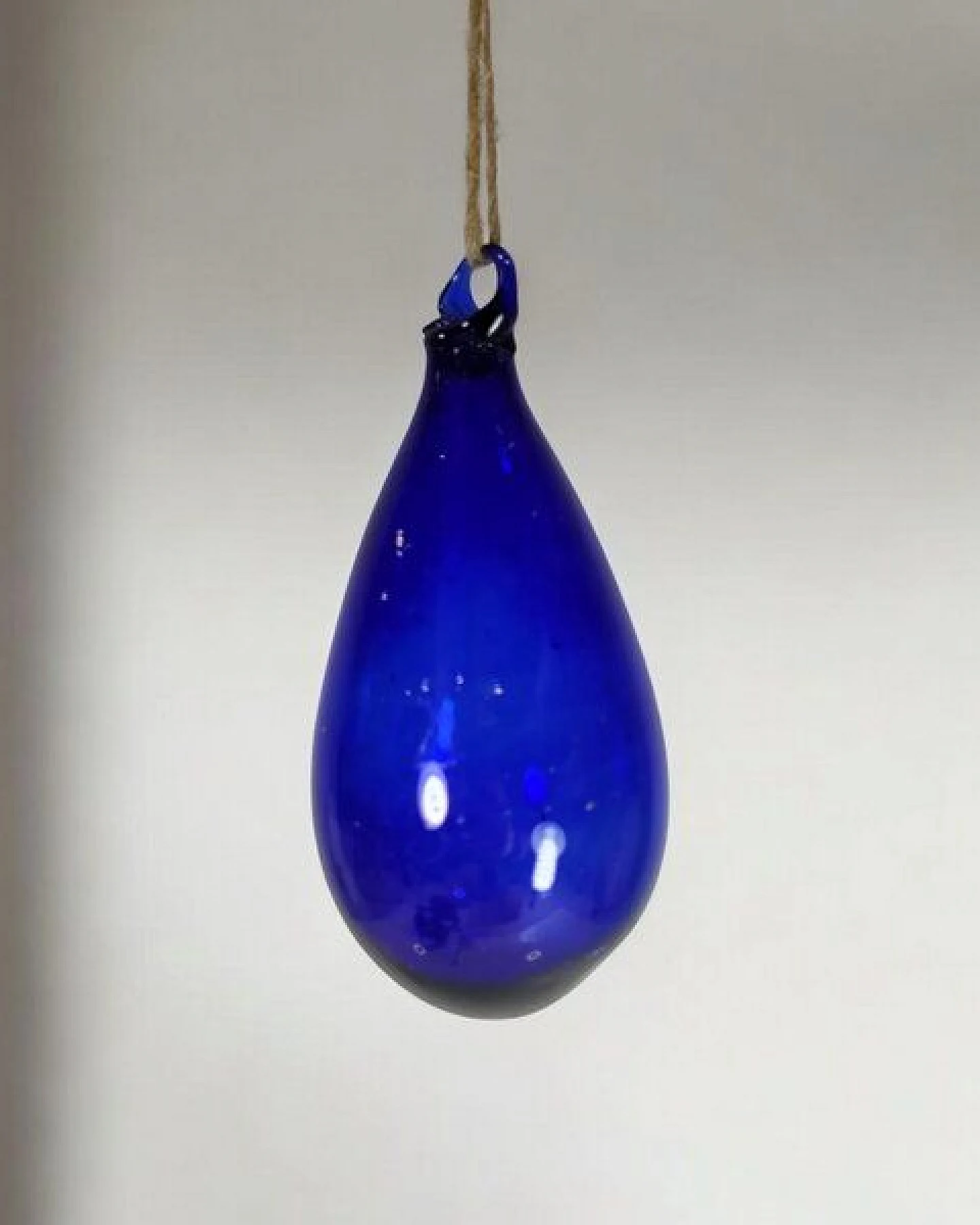Moogoo Creative Africa Mundgeblasene Weihnachtskugel "Tropfen" – Ansicht 3