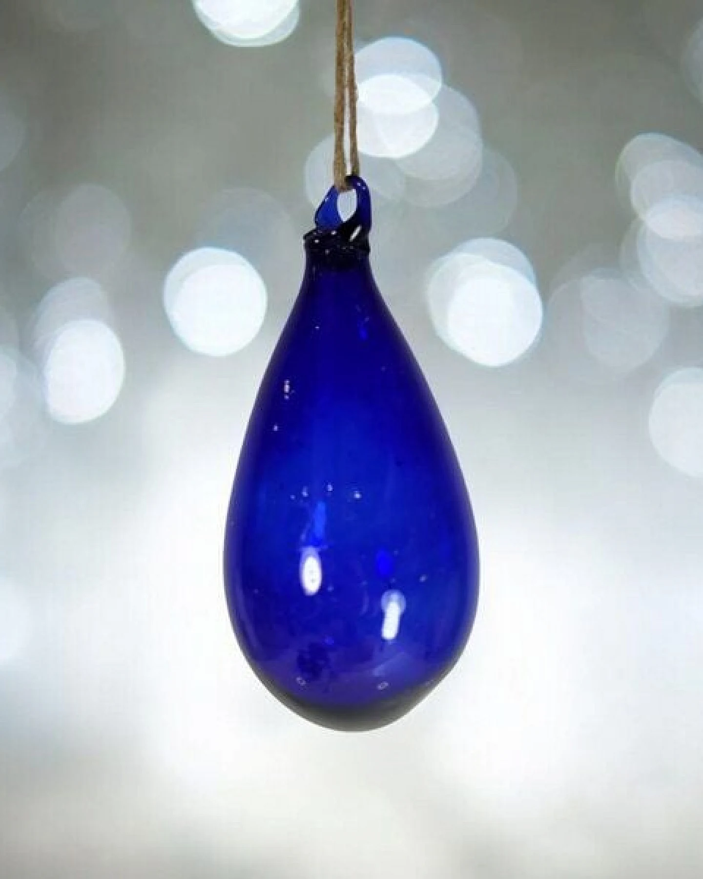 Moogoo Creative Africa Mundgeblasene Weihnachtskugel "Tropfen" – Ansicht 3