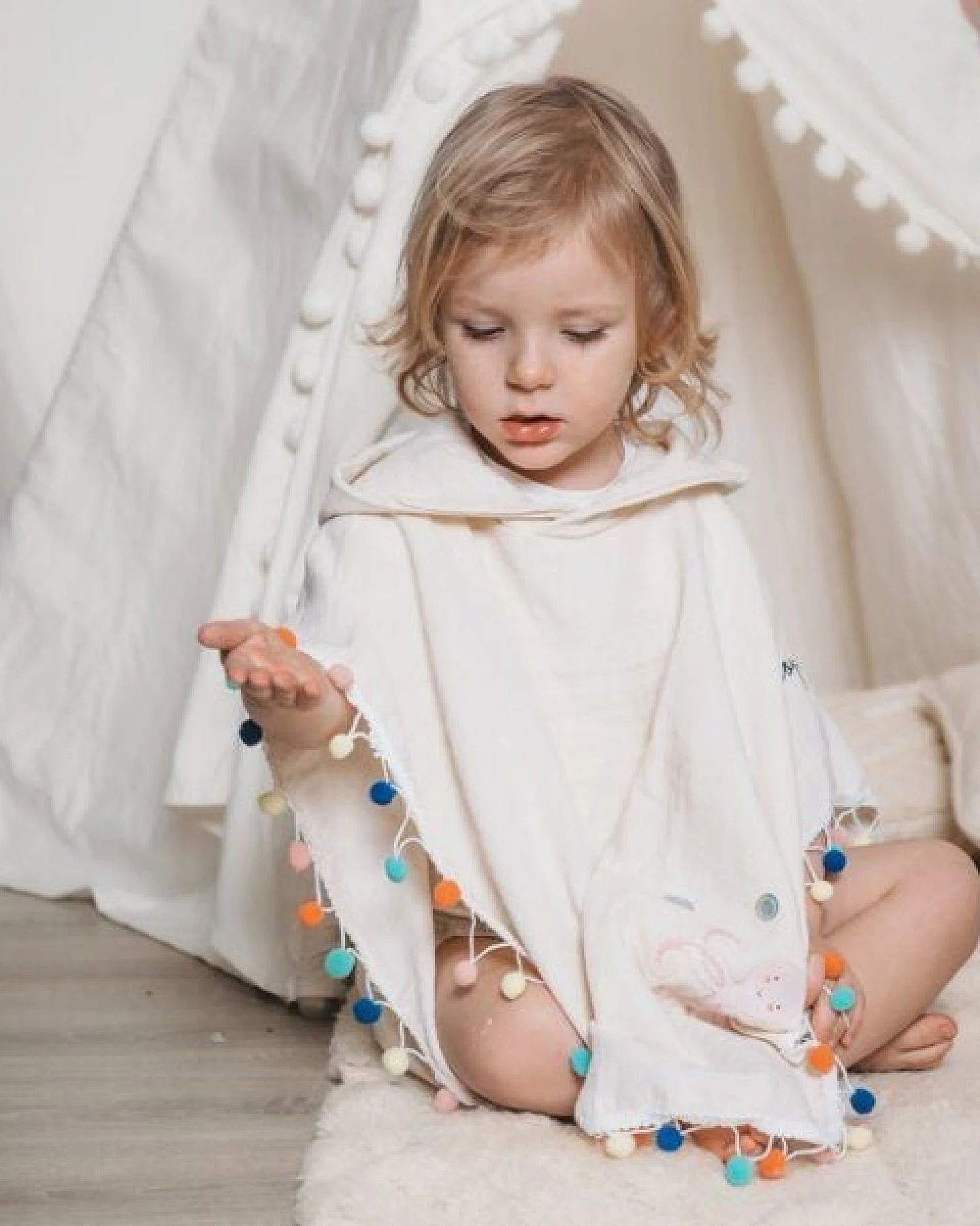 ten little fingers BIO Badeponcho aus Musselin- Made by luftabong – Ansicht 4