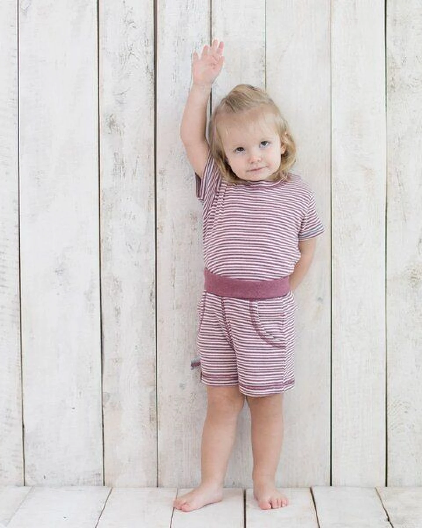 Gestreifte Baby-Shorts 'OrganicEra' aus Bio-Baumwolle – Ansicht 2
