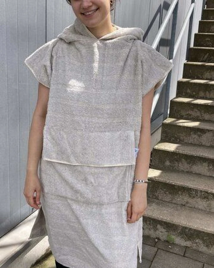 mio eco Hochwertiger Multipurpose Poncho aus Retoure-Handtüchern zero waste