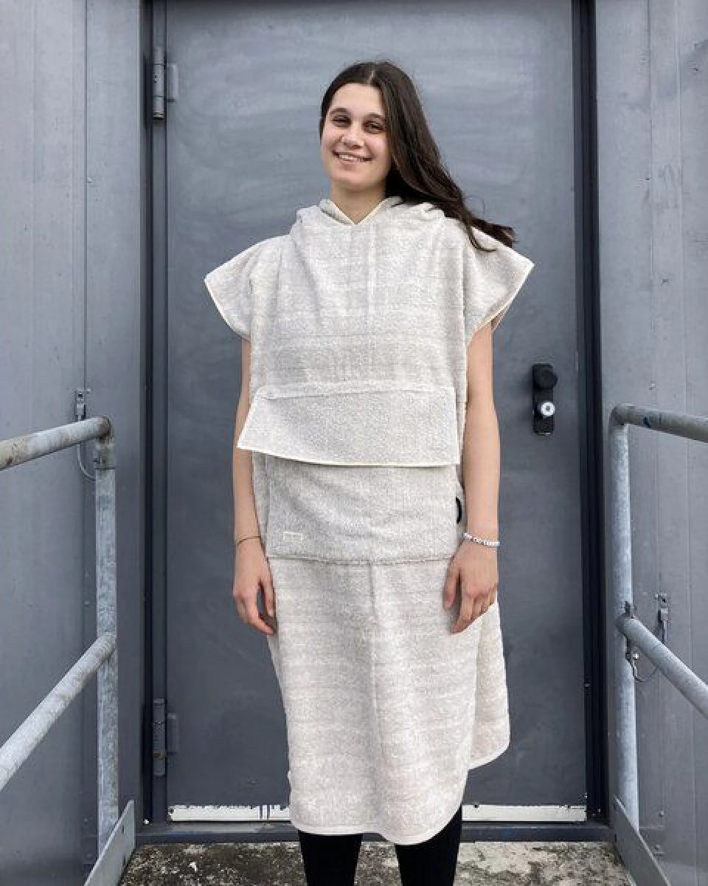 mio eco Hochwertiger Multipurpose Poncho aus Retoure-Handtüchern zero waste – Ansicht 2