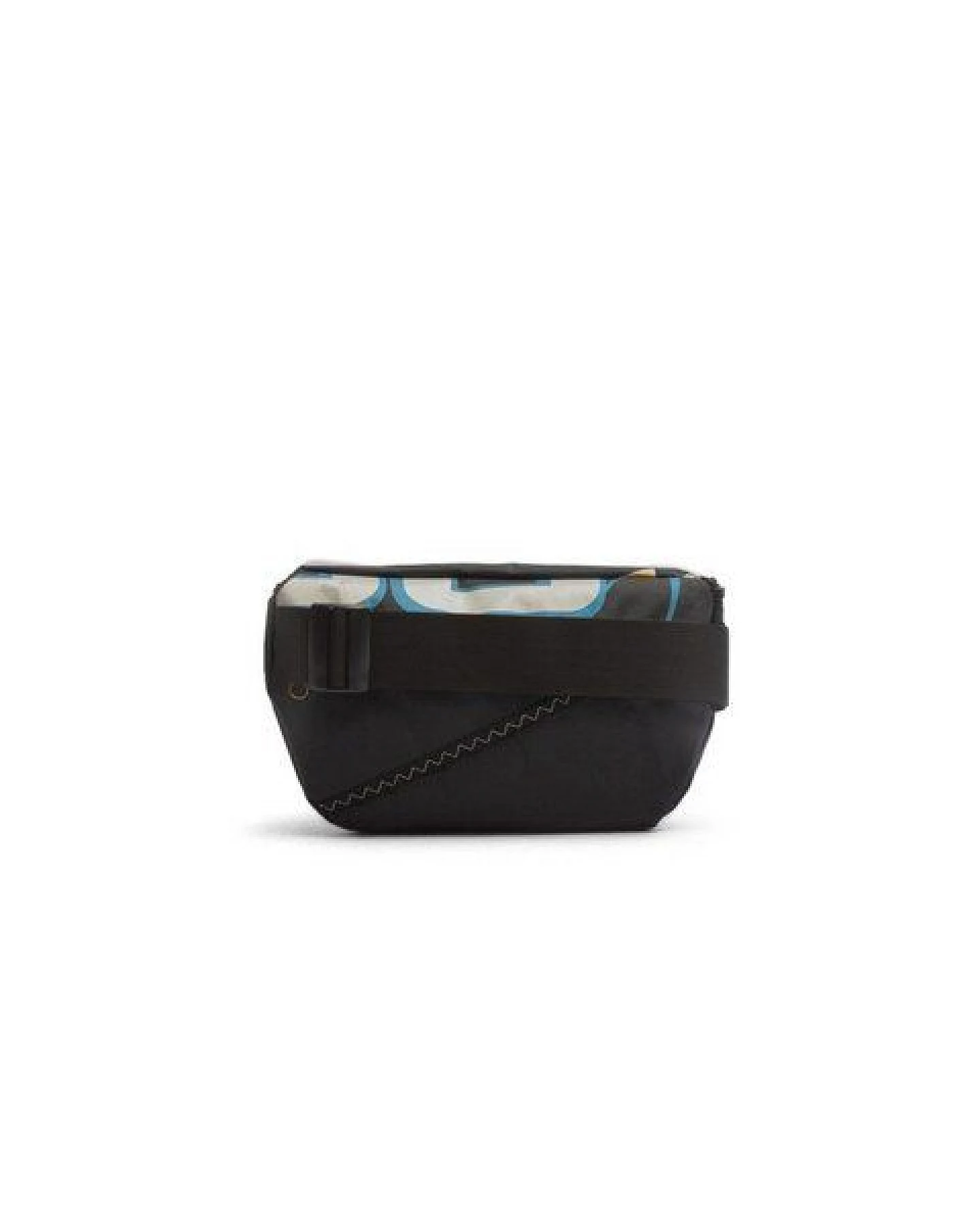 DEMANO Gürteltasche aus recycelten Kitesurf-Drachen „Mundaka“ Bauchtasche – Ansicht 3