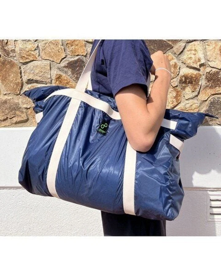 DEMANO Travel Bag Hergestellt aus Fallschirmresten