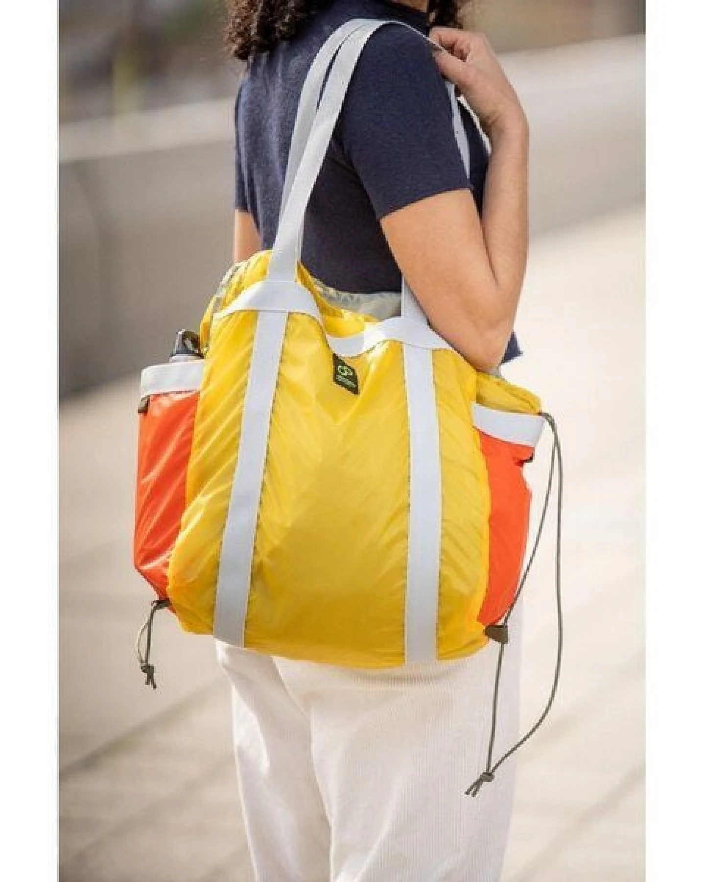 DEMANO Tote Bag Hergestellt aus Fallschirmresten – Ansicht 3