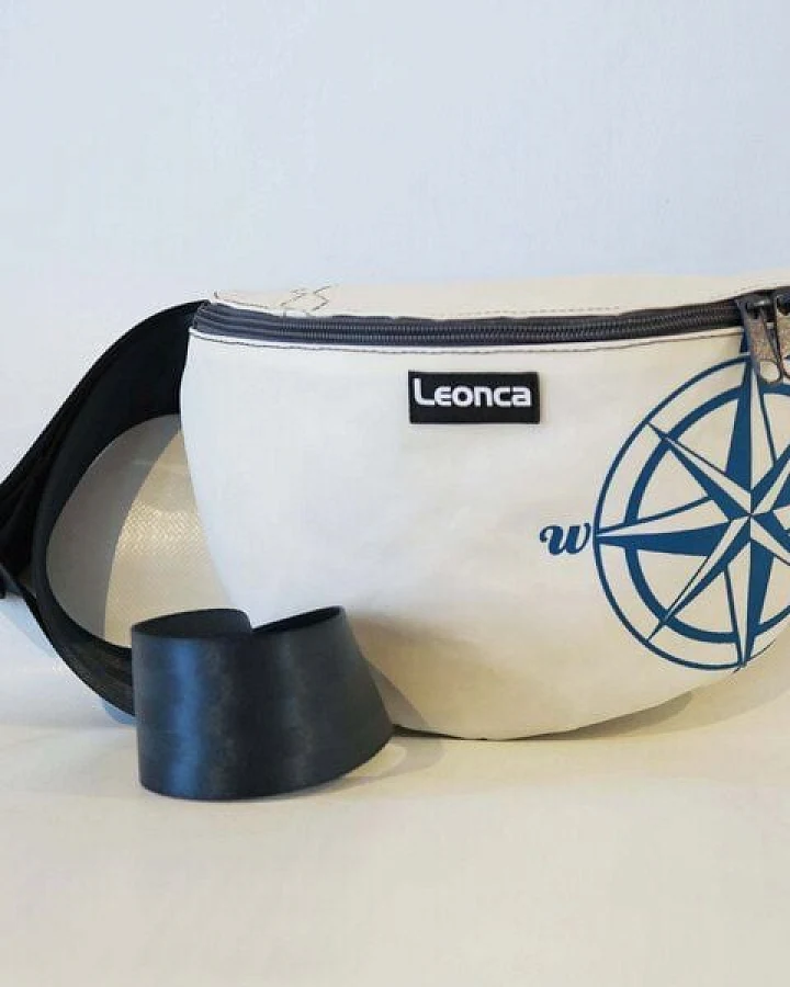 Leonca Upcycling Hip Bag aus Segel mit Kompass-Druck in 3 Größen