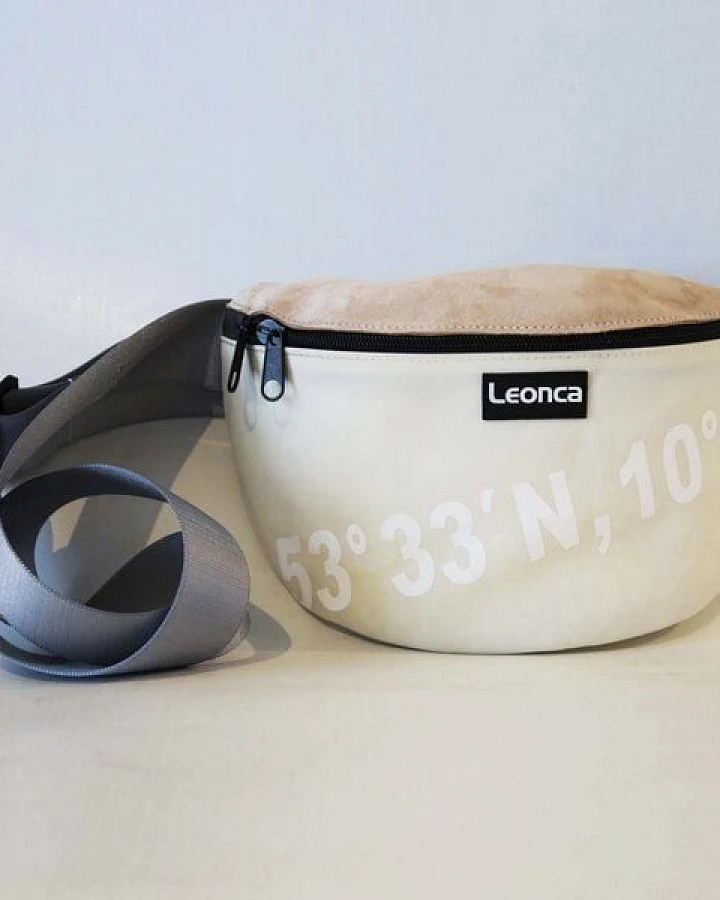 Leonca Upcycling Hip Bag aus Segel & Leder mit HH-Koordinaten in 3 Größen