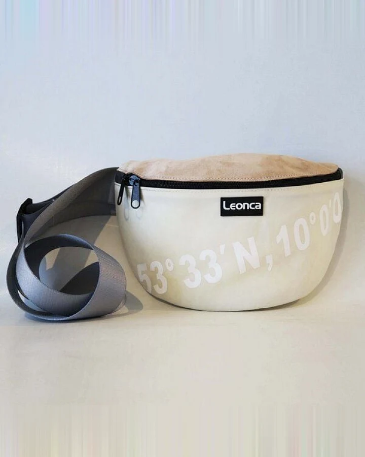 Leonca Upcycling Hip Bag aus Segel & Leder mit HH-Koordinaten in 3 Größen