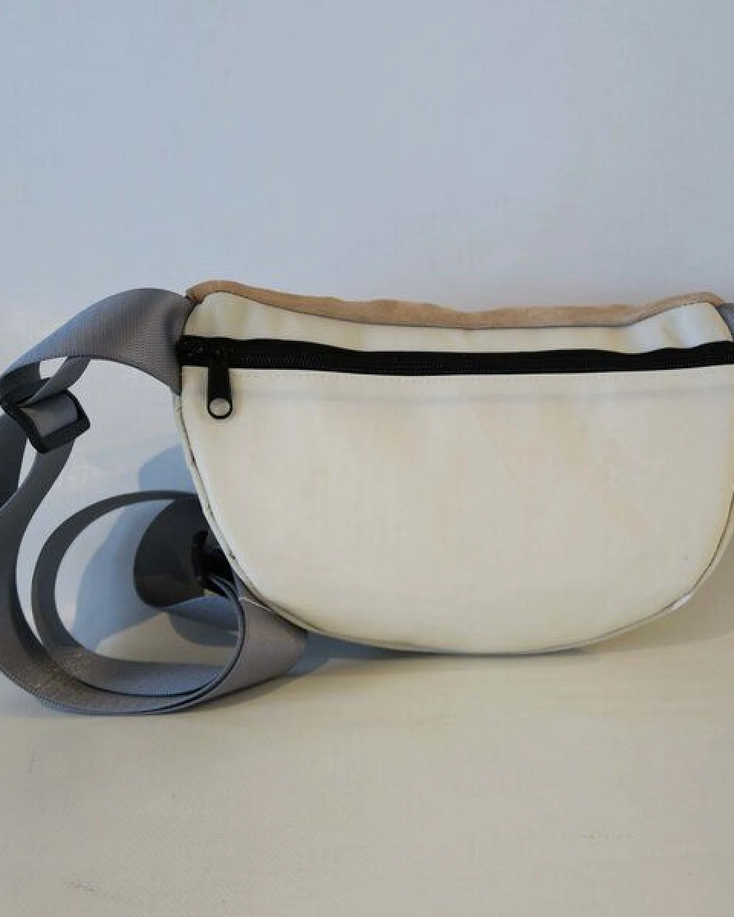 Leonca Upcycling Hip Bag aus Segel & Leder mit HH-Koordinaten in 3 Größen – Ansicht 3