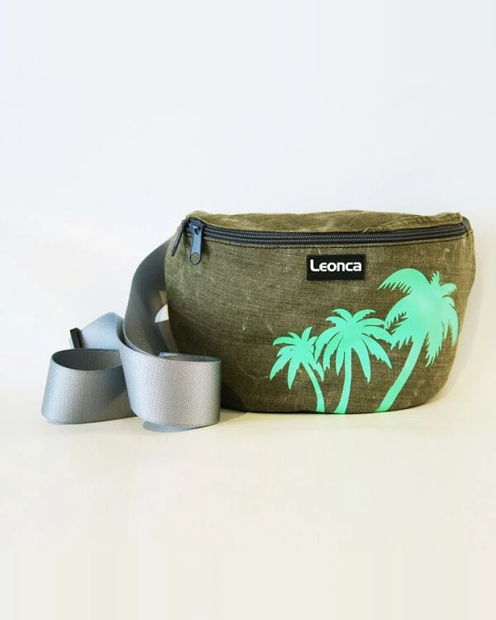 Leonca Upcycling Hip Bag aus Seesackleinen mit Palmen-Druck in 3 Größen