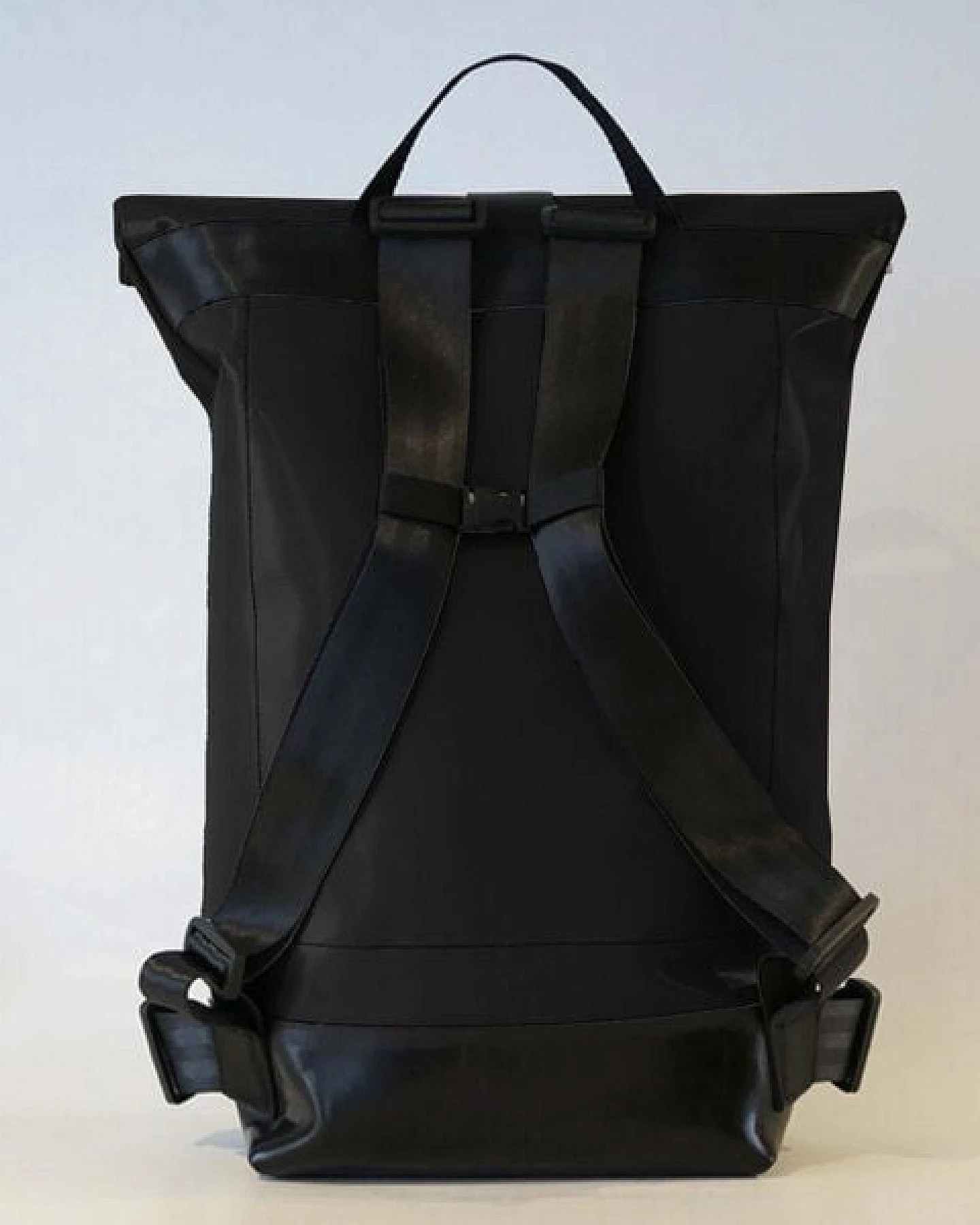 Leonca Upcycling Fahrradrucksack aus LKW-Plane in 11 Farben – Ansicht 3