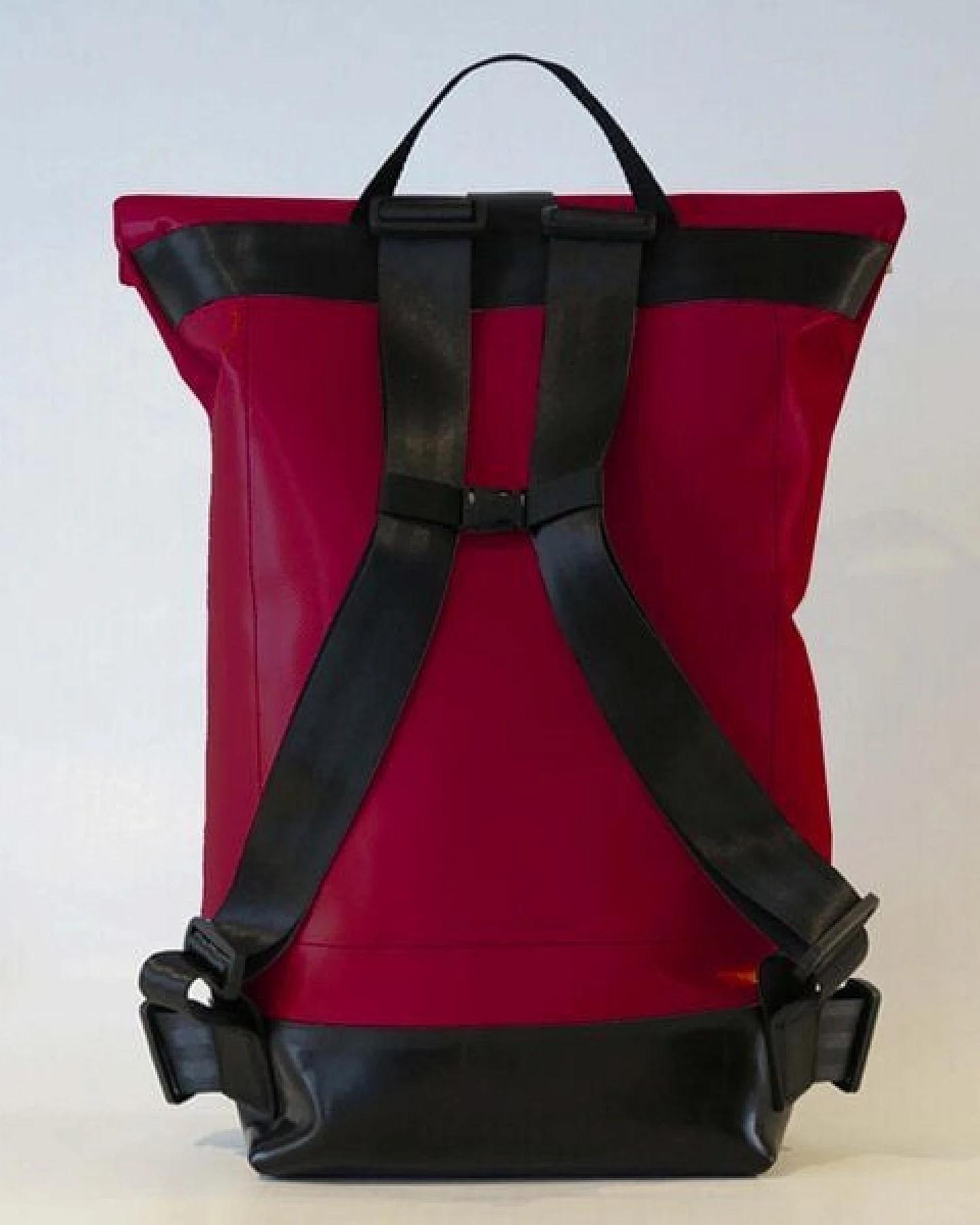 Leonca Upcycling Fahrradrucksack aus LKW-Plane in 11 Farben – Ansicht 3