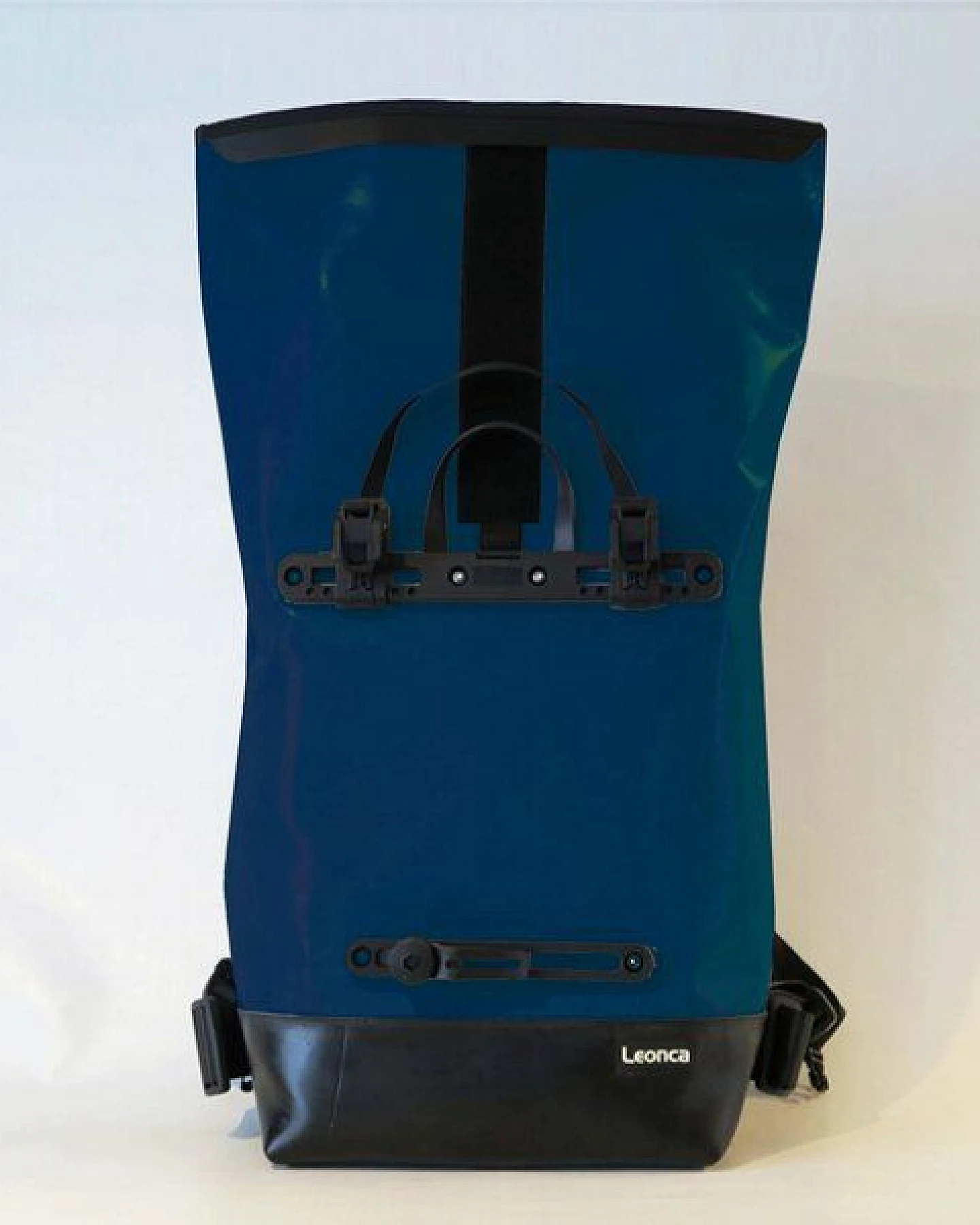 Leonca Upcycling Fahrradrucksack aus LKW-Plane in 11 Farben – Ansicht 4