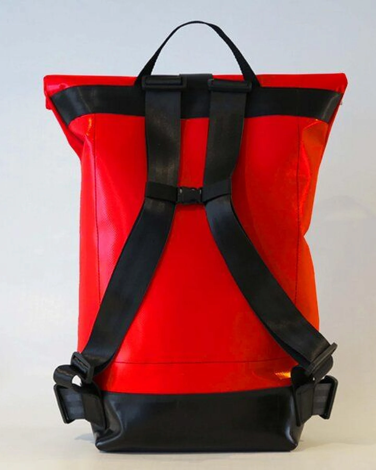 Leonca Upcycling Fahrradrucksack aus LKW-Plane in 11 Farben – Ansicht 3