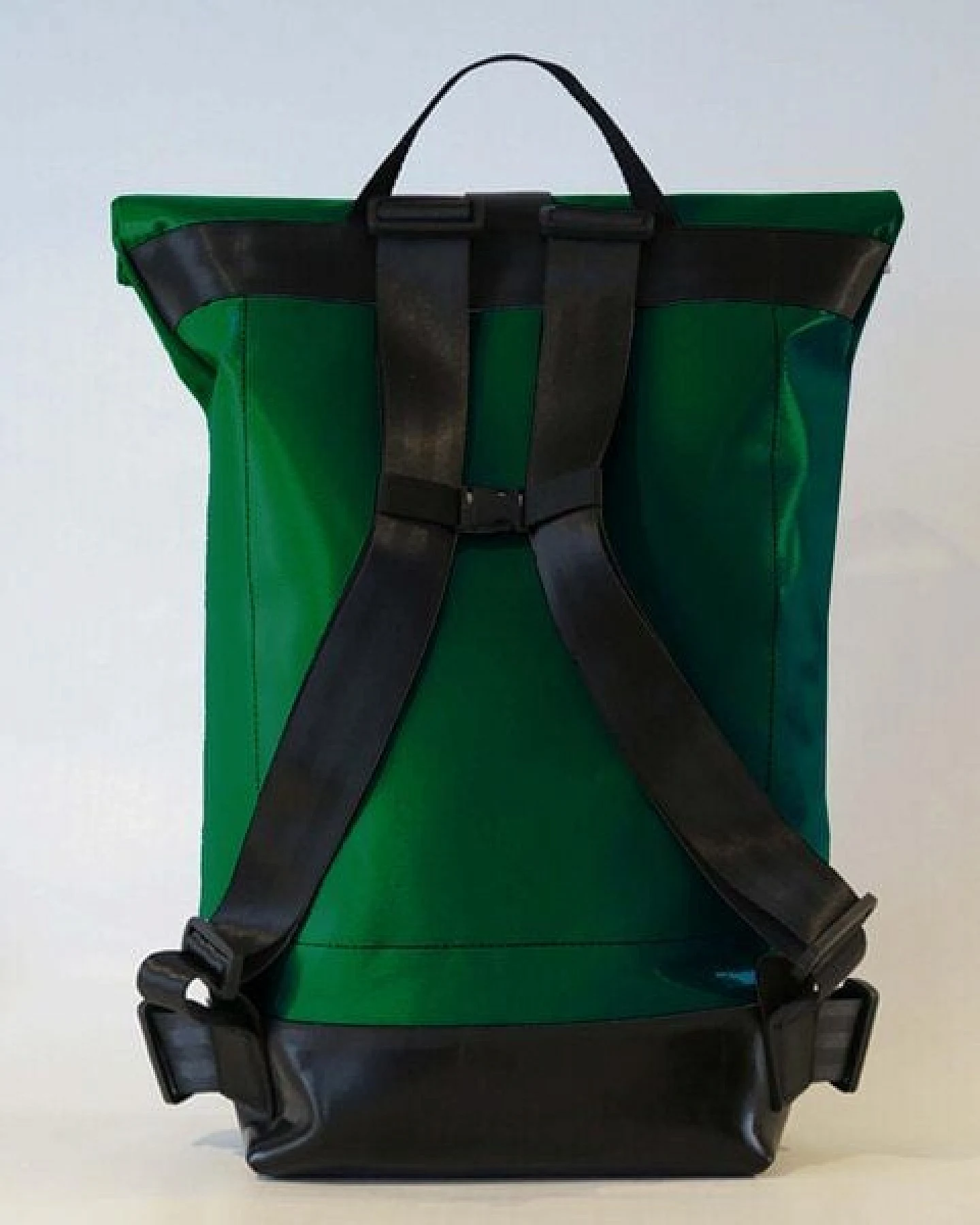 Leonca Upcycling Fahrradrucksack aus LKW-Plane in 11 Farben – Ansicht 3