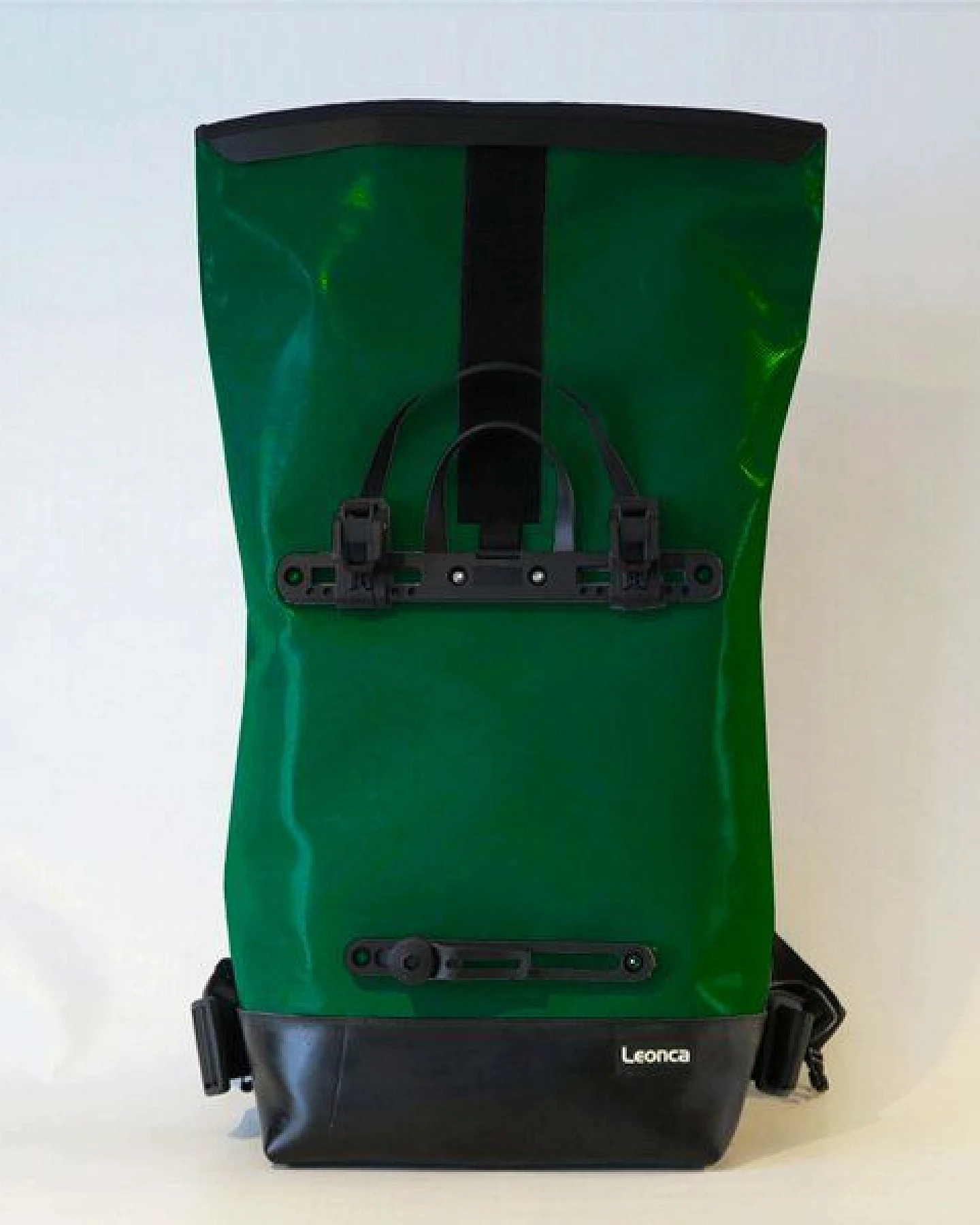 Leonca Upcycling Fahrradrucksack aus LKW-Plane in 11 Farben – Ansicht 4