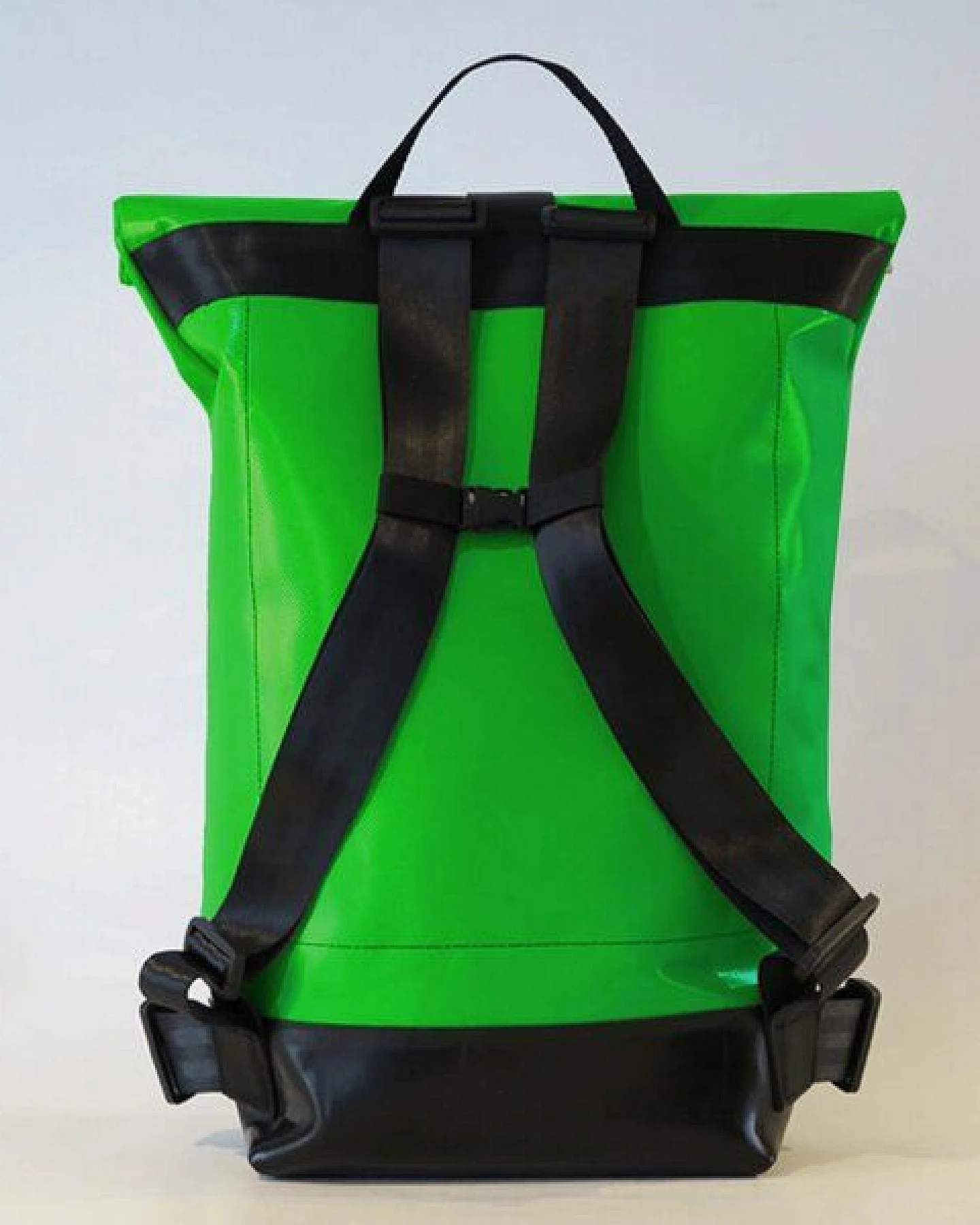 Leonca Upcycling Fahrradrucksack aus LKW-Plane in 11 Farben – Ansicht 3