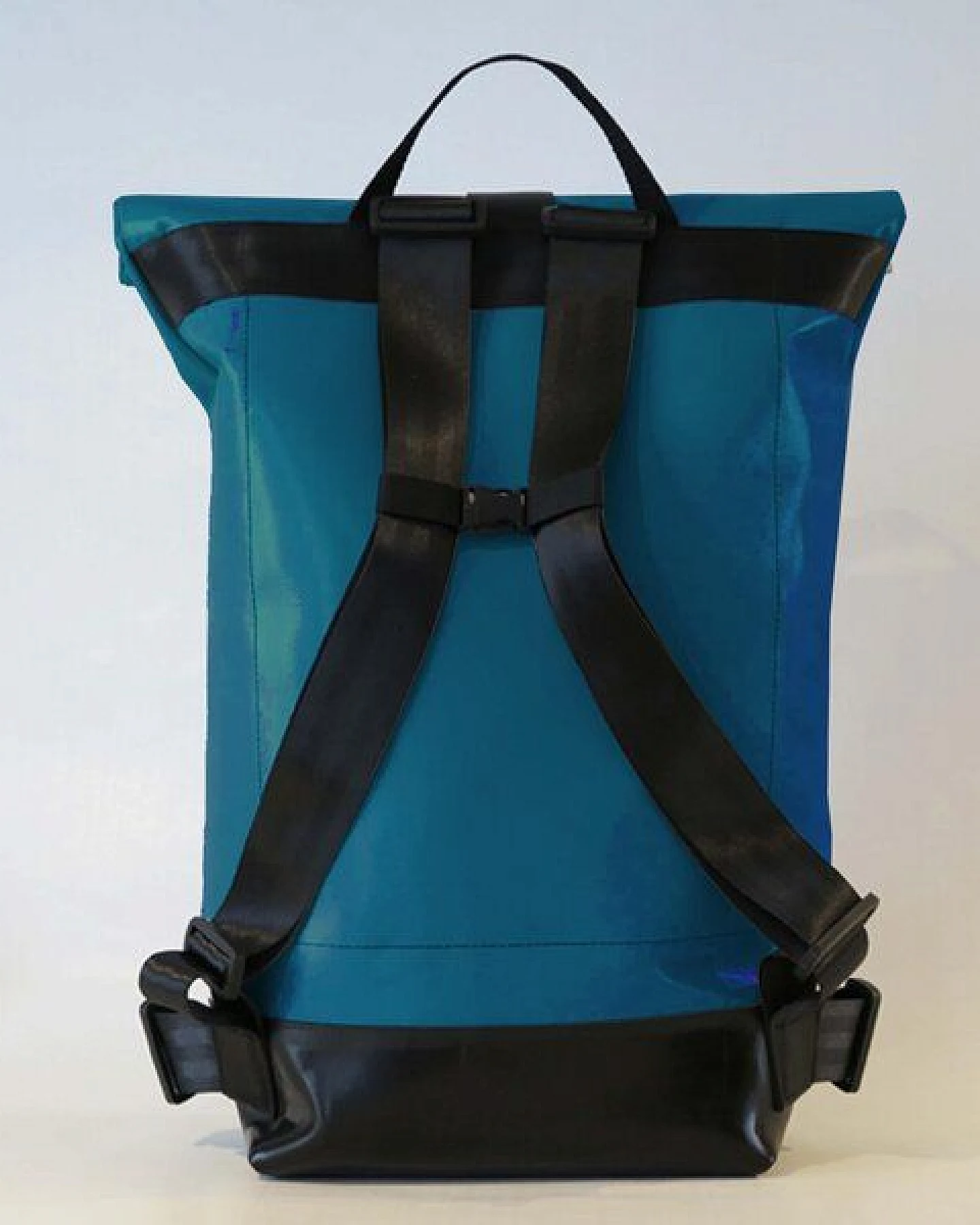 Leonca Upcycling Fahrradrucksack aus LKW-Plane in 11 Farben – Ansicht 3