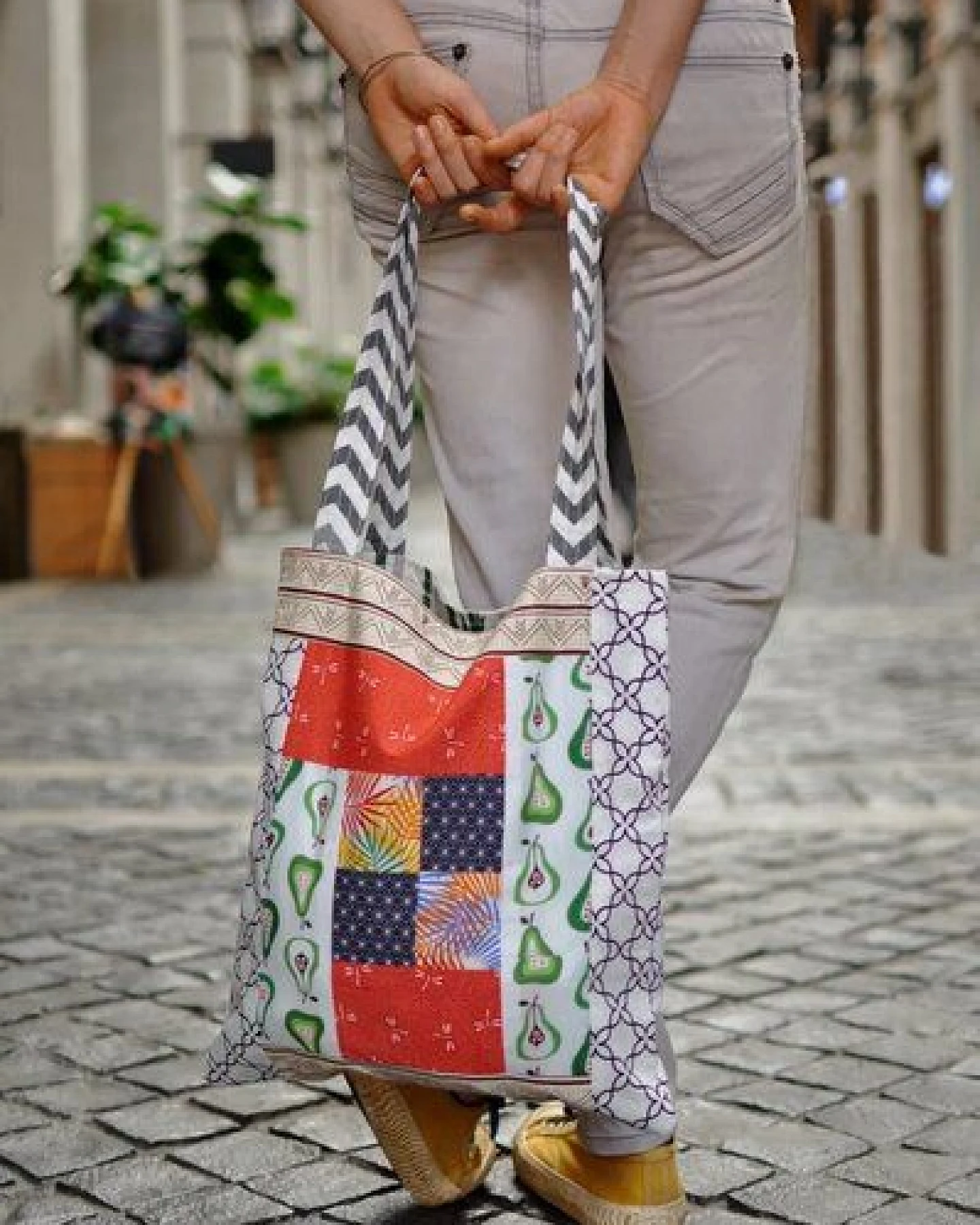 SuperBee Patchwork Tragetasche – Nachhaltigkeit in ihrer schönsten Form – Ansicht 3
