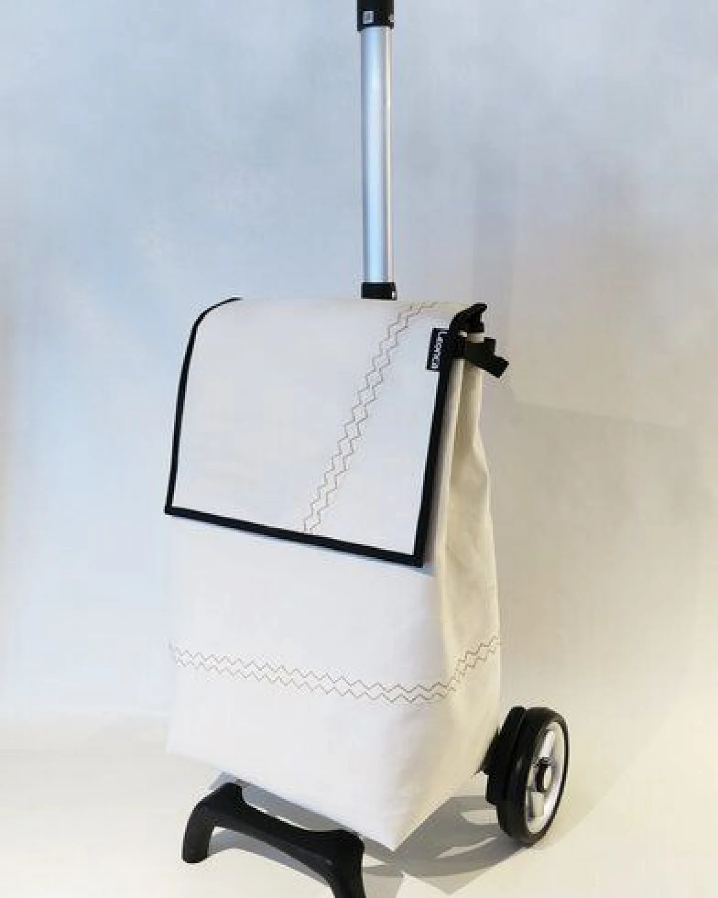 Leonca Upcycling Einkaufstrolley aus recyceltem Segel – Ansicht 2