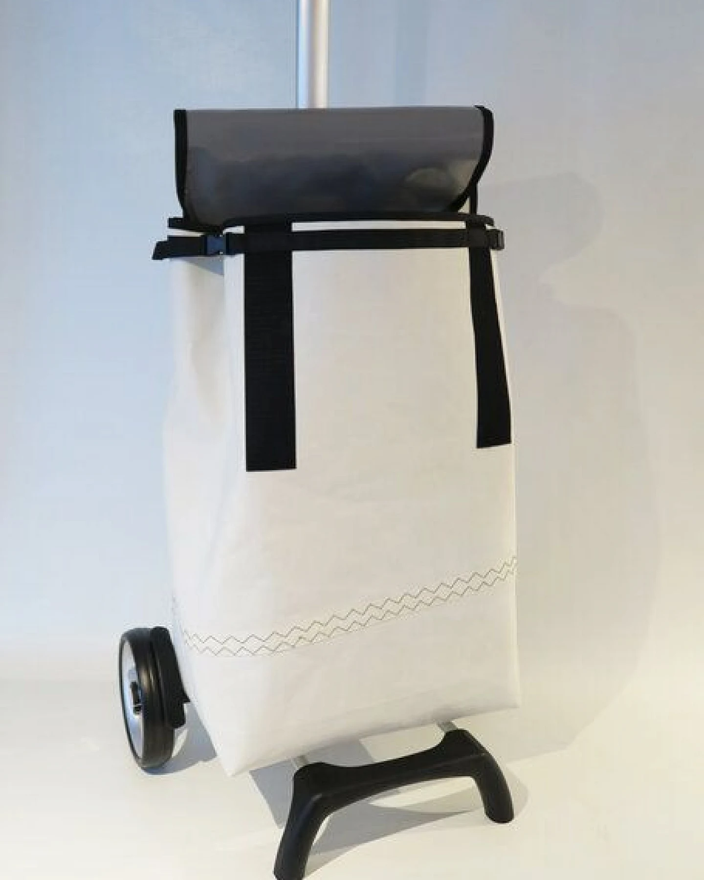 Leonca Upcycling Einkaufstrolley aus recyceltem Segel – Ansicht 3
