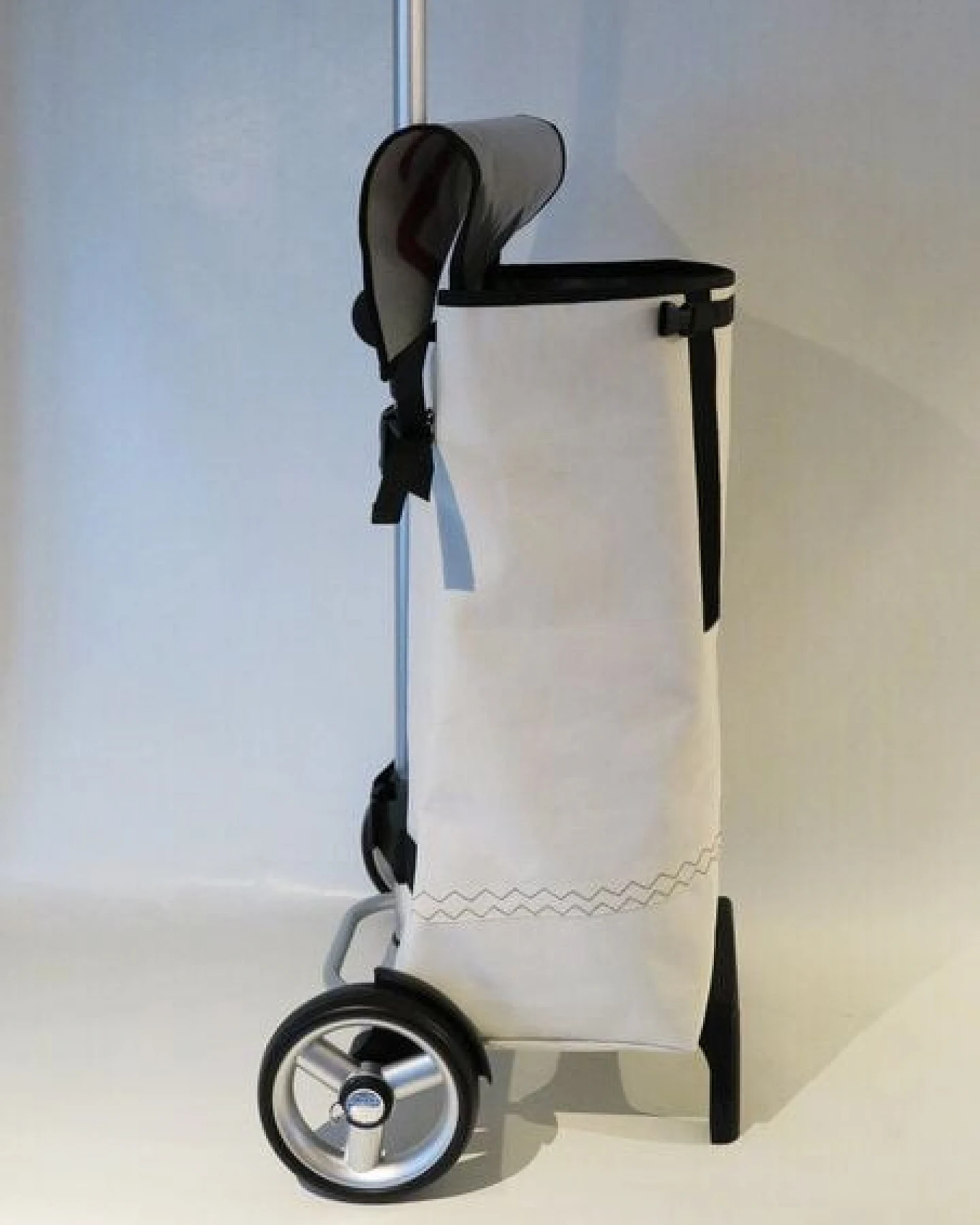 Leonca Upcycling Einkaufstrolley aus recyceltem Segel – Ansicht 4