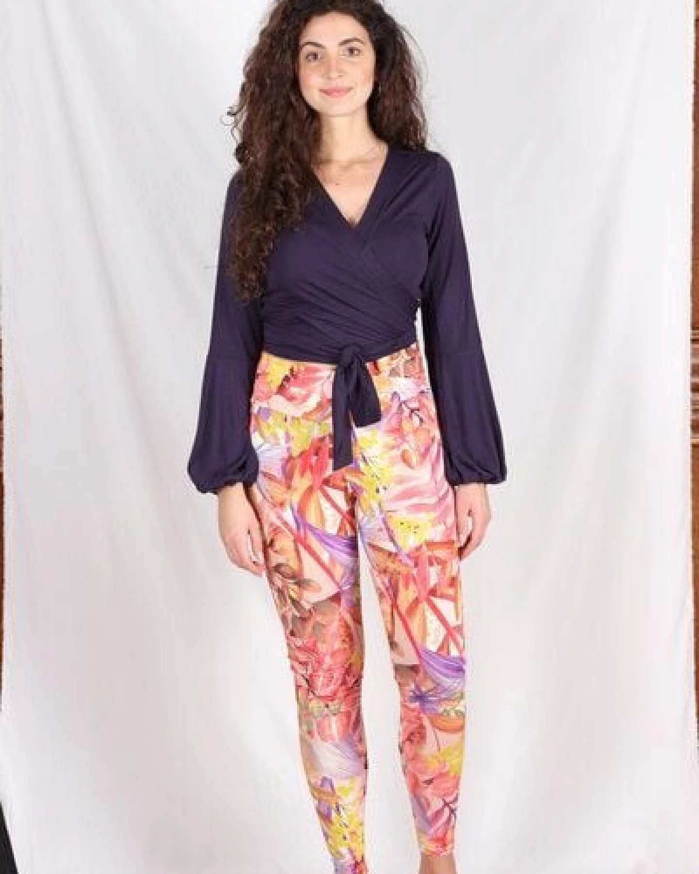 ManduTrap Nachhaltige Leggings Taminah – Bio-Baumwolle, Florales Muster & Bequeme Passform für Alltag und Sport – Ansicht 3