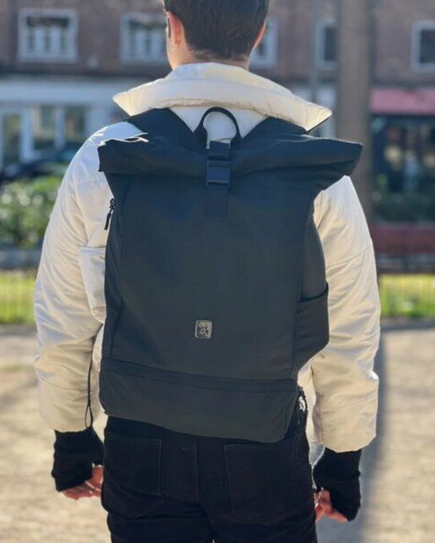 FUCHS & REBELL EDDIE Rolltop Rucksack – Mit Regenschutz & cleveren Fächern – Ansicht 3