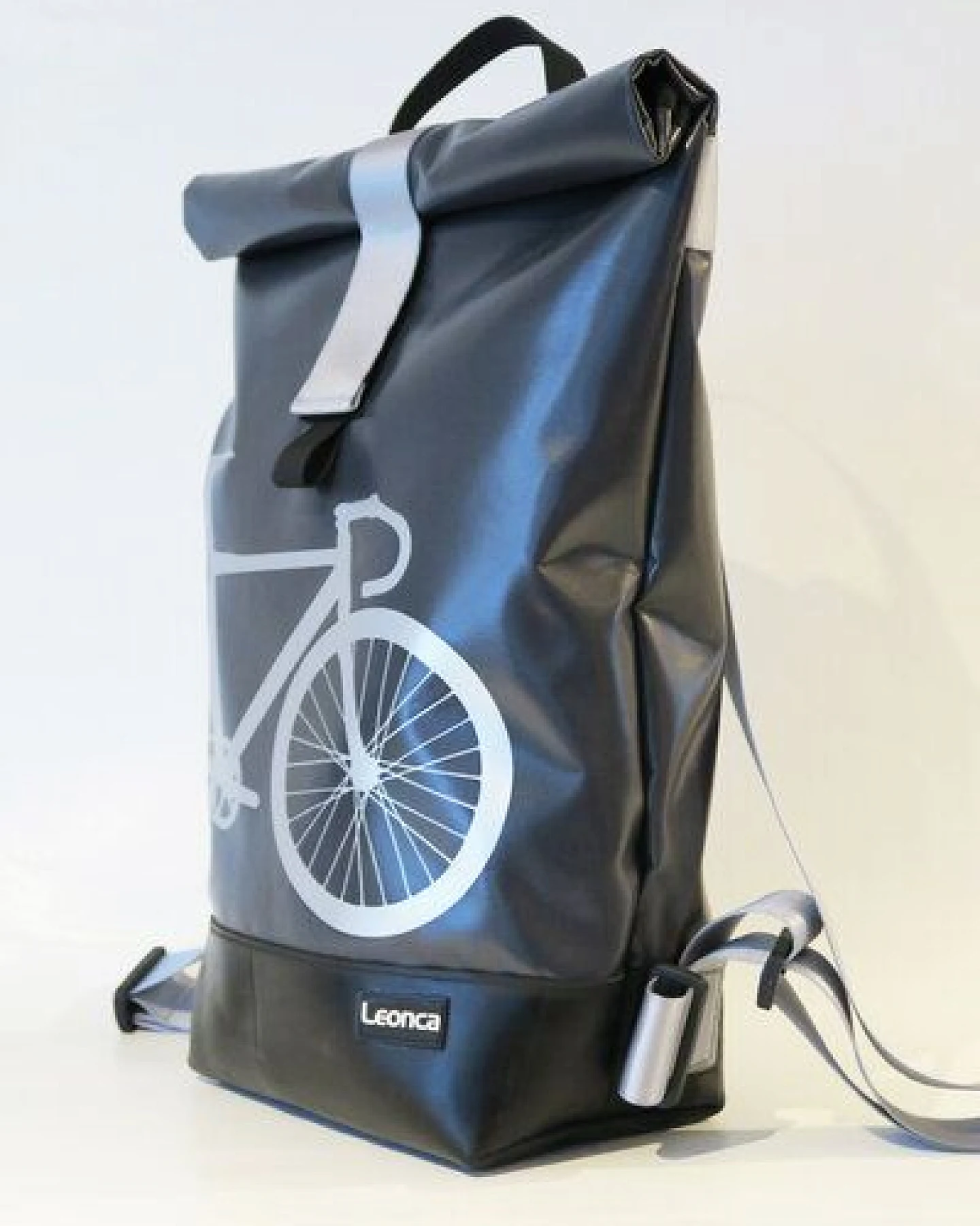 Leonca Rollrucksack aus LKW-Plane in 11 Farben/3 Größen mit Rennrad-Druck – Ansicht 3