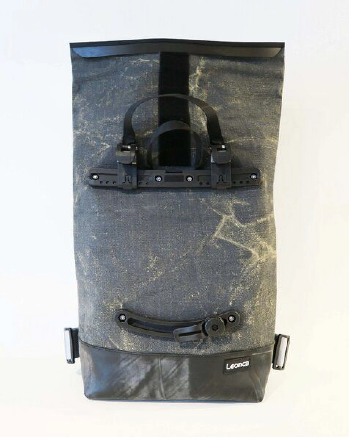 Leonca Upcycling Fahrradrucksack aus einem recyceltem Armeezelt Leinen – Ansicht 4