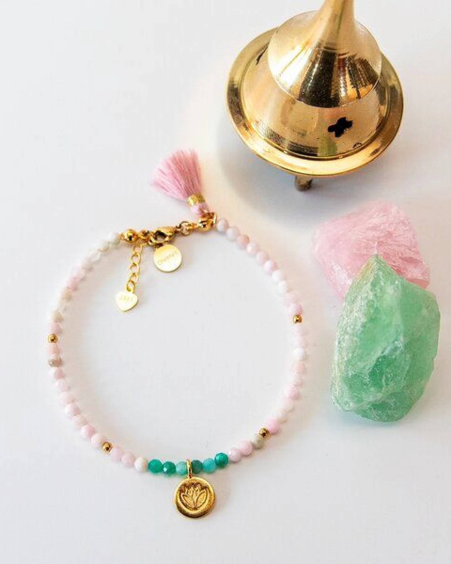 Divasya Armband Inner Soul - pinker Opal & vergoldeter Lotus Anhänger – Ansicht 2