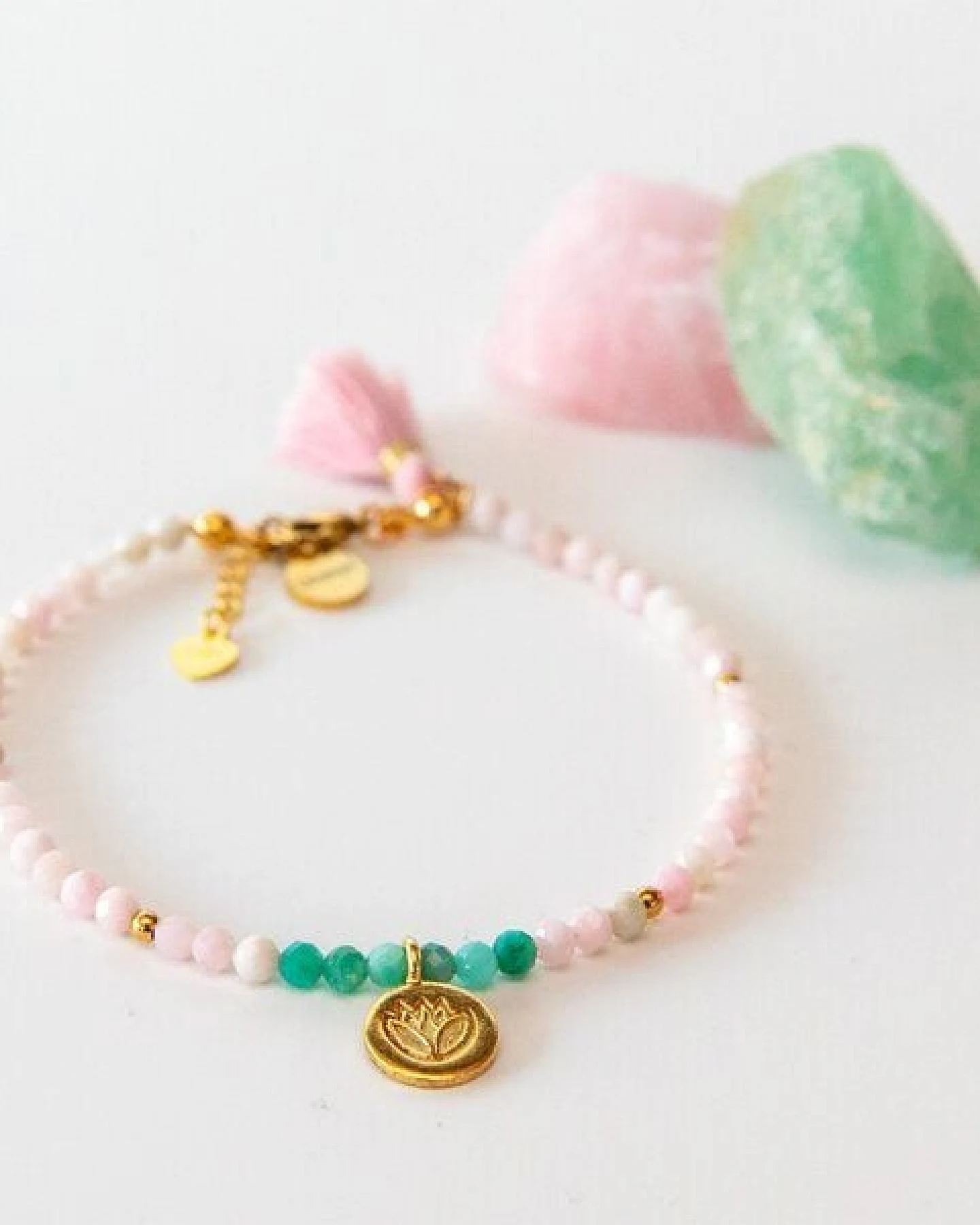 Divasya Armband Inner Soul - pinker Opal & vergoldeter Lotus Anhänger – Ansicht 3