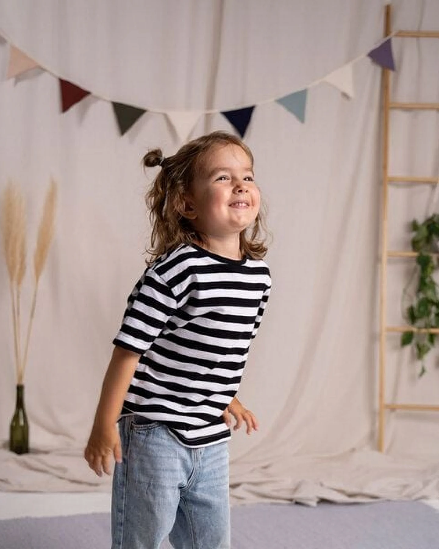 Vresh Clothing Mini Streivenhörnchen - Gestreiftes T-Shirt aus Biobaumwolle – Ansicht 4