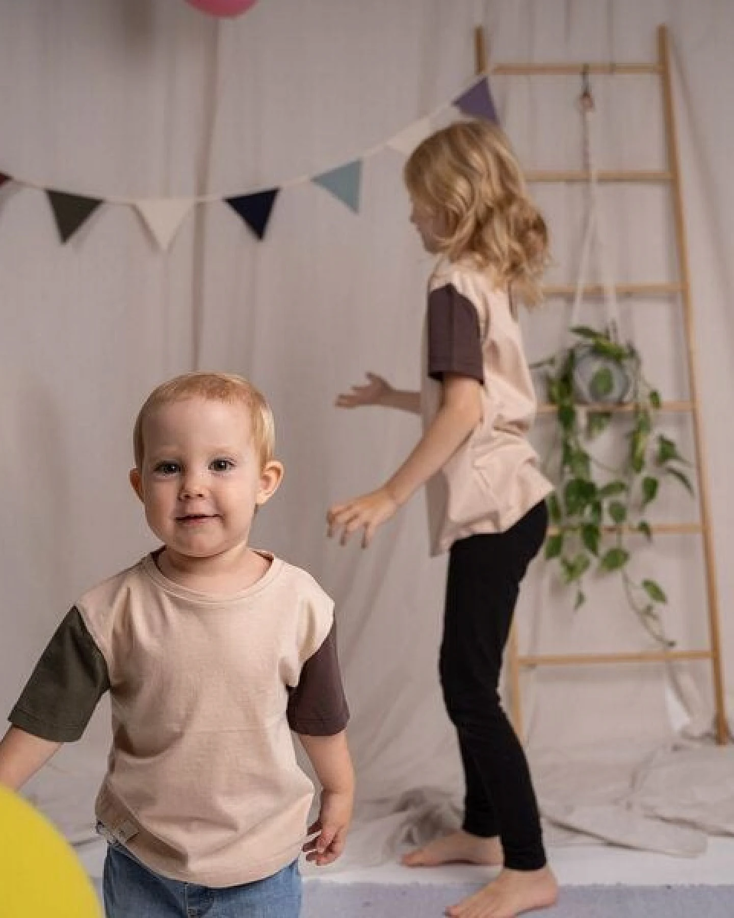 Vresh Clothing Mini Avve - 3-Farbiges Kinder T-Shirt aus Biobaumwolle – Ansicht 4