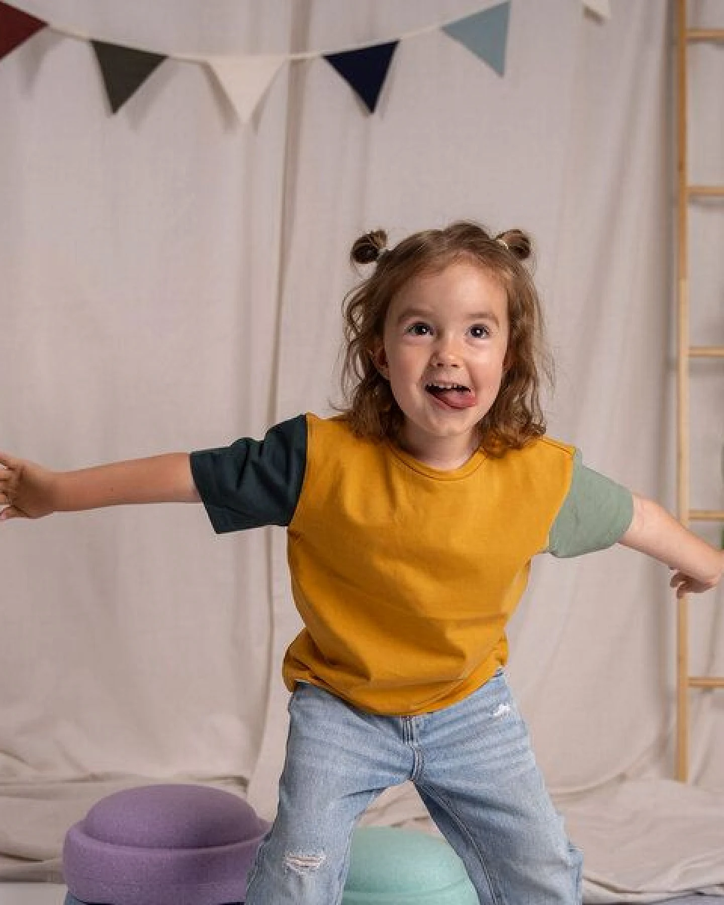 Vresh Clothing Mini Avve - 3-Farbiges Kinder T-Shirt aus Biobaumwolle – Ansicht 3
