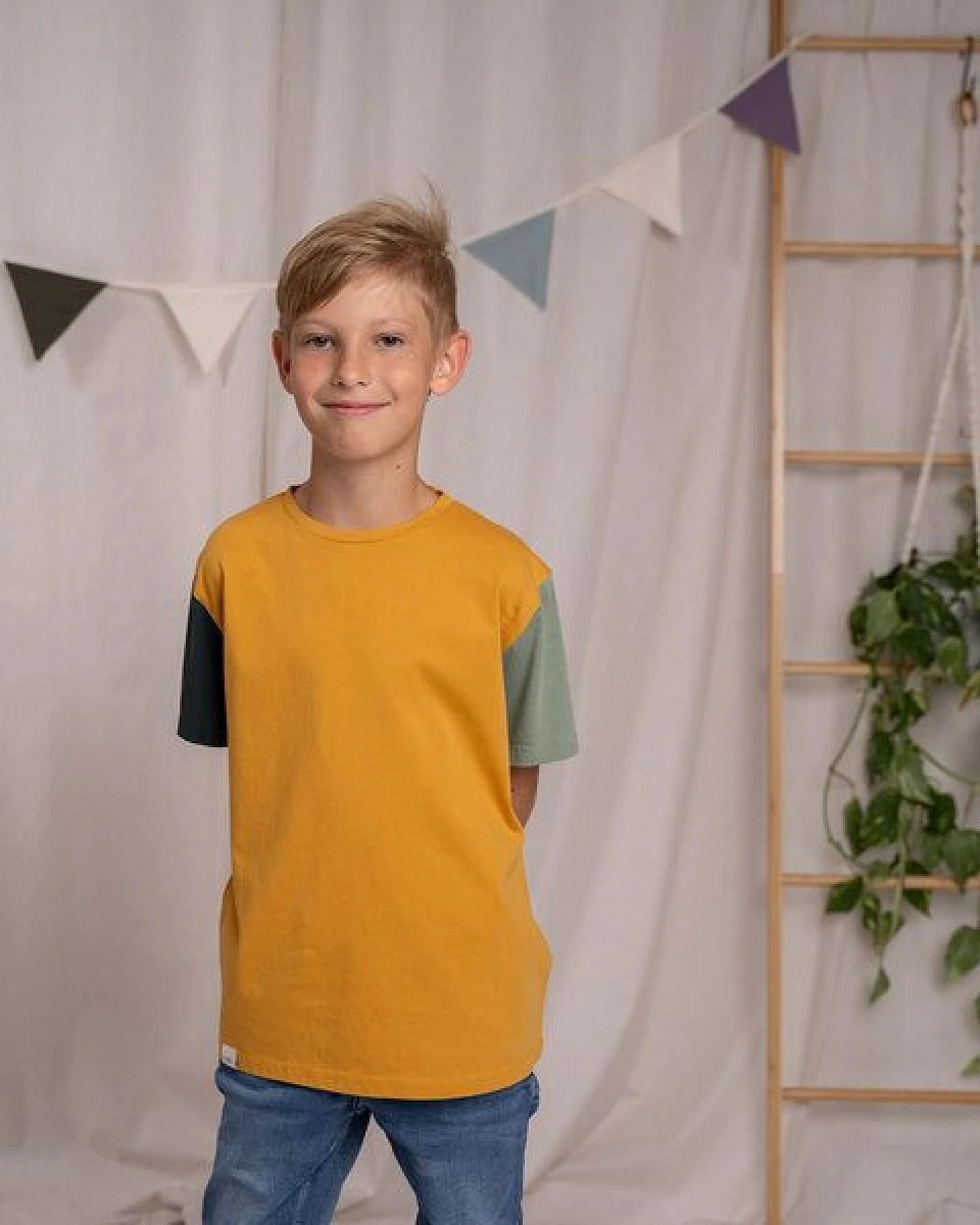 Vresh Clothing Mini Avve - 3-Farbiges Kinder T-Shirt aus Biobaumwolle – Ansicht 4