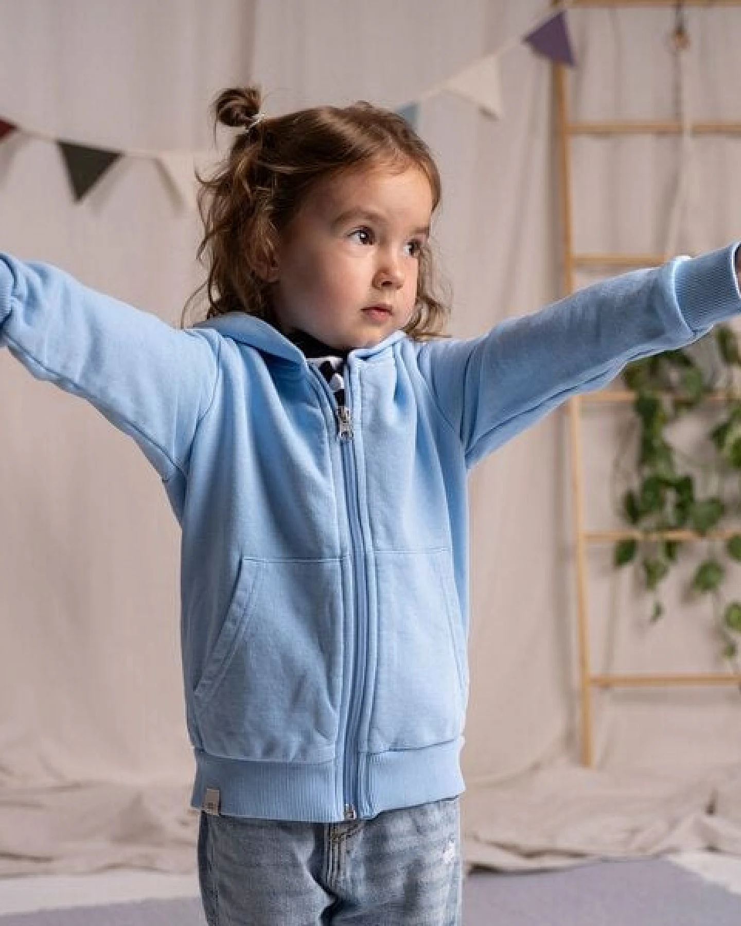 Vresh Clothing Mini Vischi - Kinder Zip-Hoodie aus Biobaumwolle – Ansicht 4
