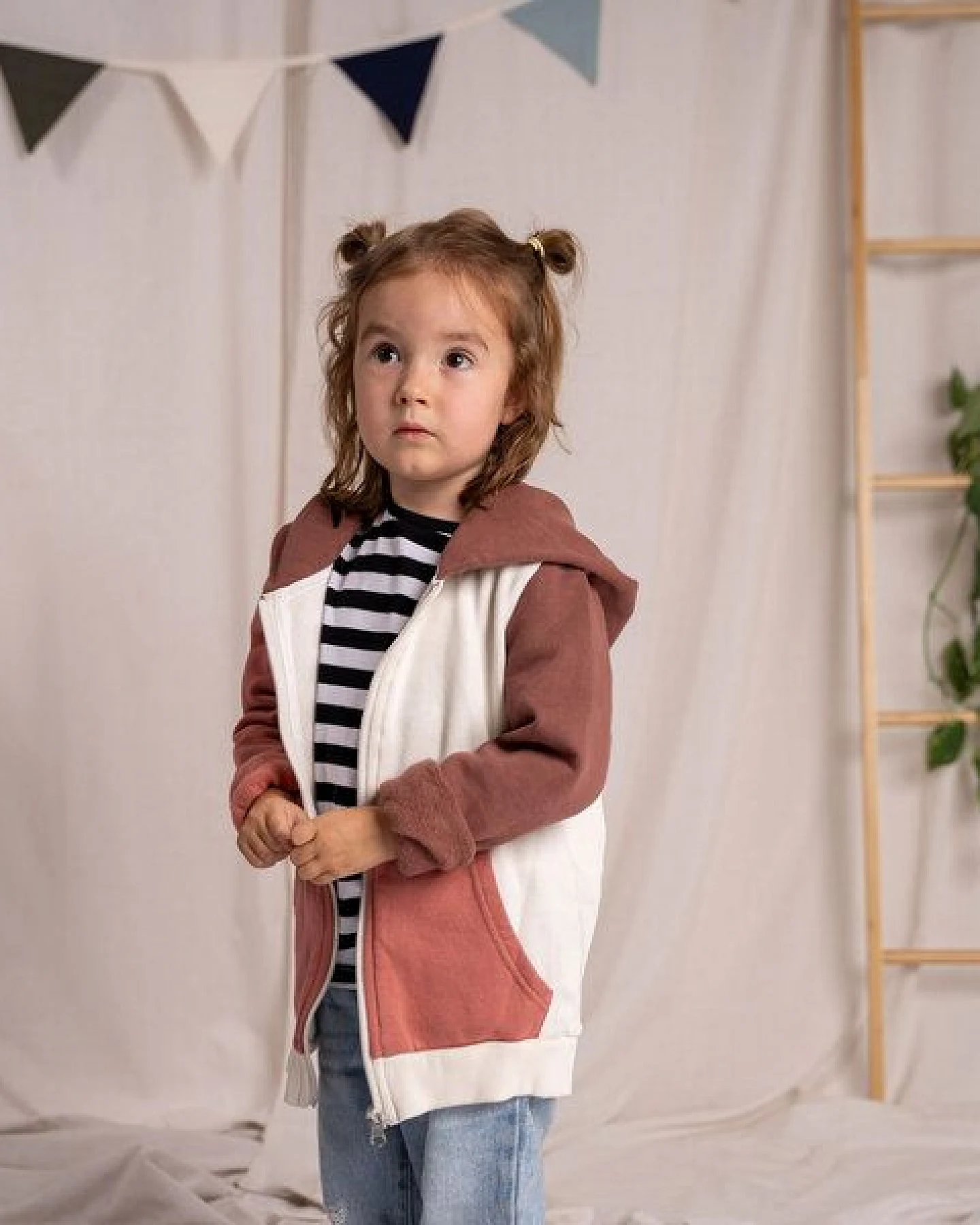 Vresh Clothing Mini Vischi - Kinder Zip-Hoodie aus Biobaumwolle – Ansicht 3