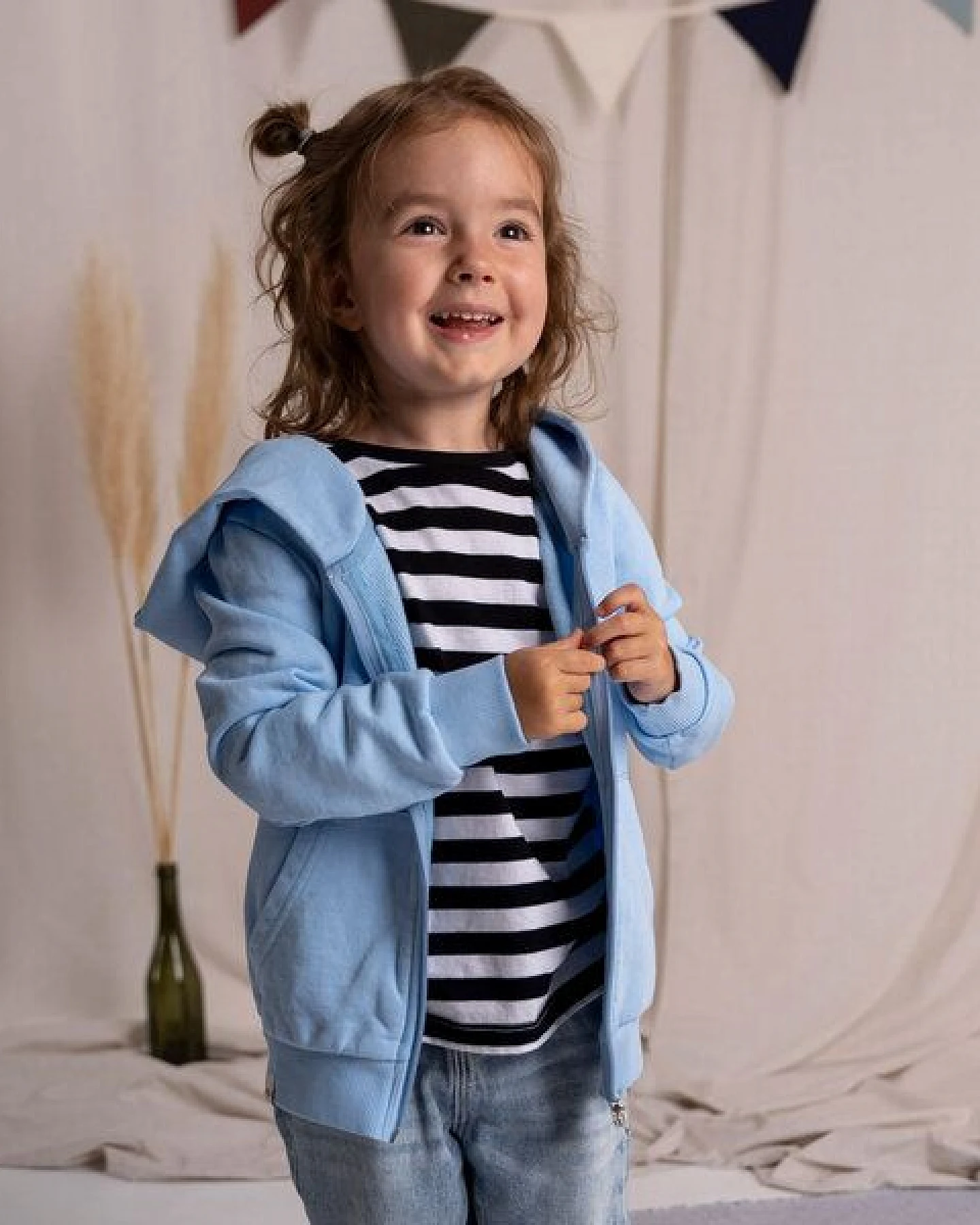 Vresh Clothing Mini Vischi - Kinder Zip-Hoodie aus Biobaumwolle – Ansicht 2