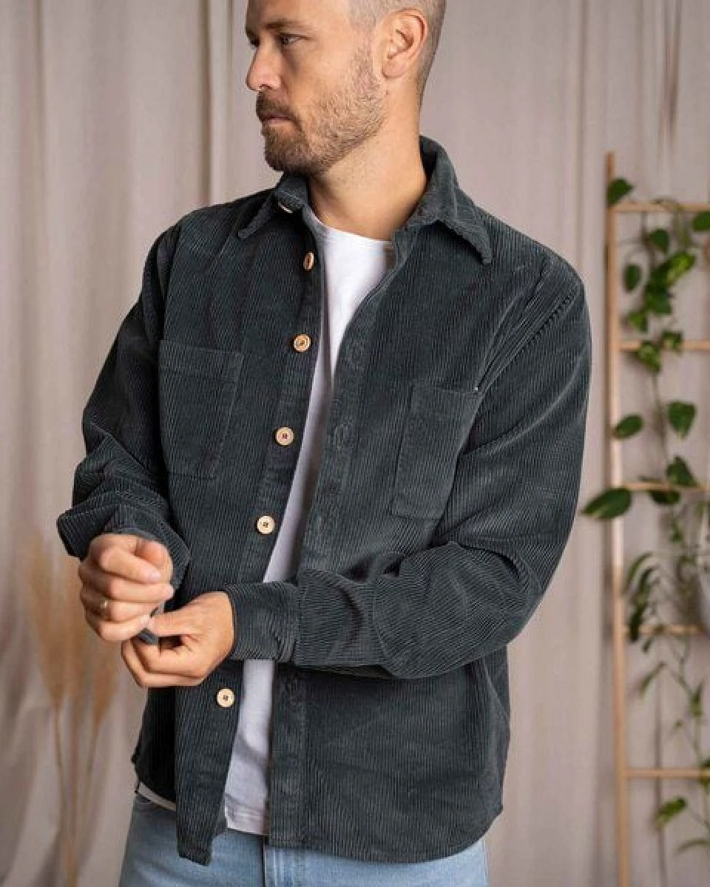 Vresh Clothing Vinley - Cord Hemd aus Biobaumwolle – Ansicht 3