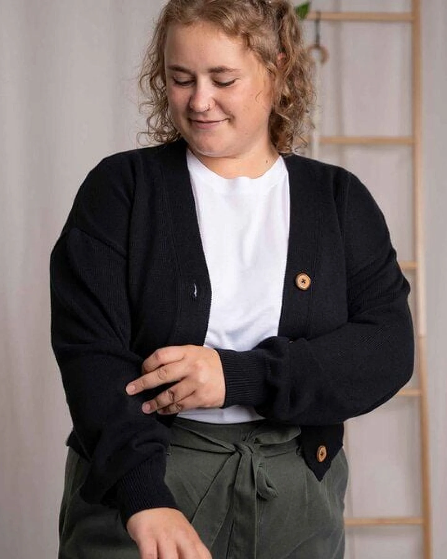 Vresh Clothing Vreia, Kurze Strickjacke aus Biobaumwolle – Ansicht 4