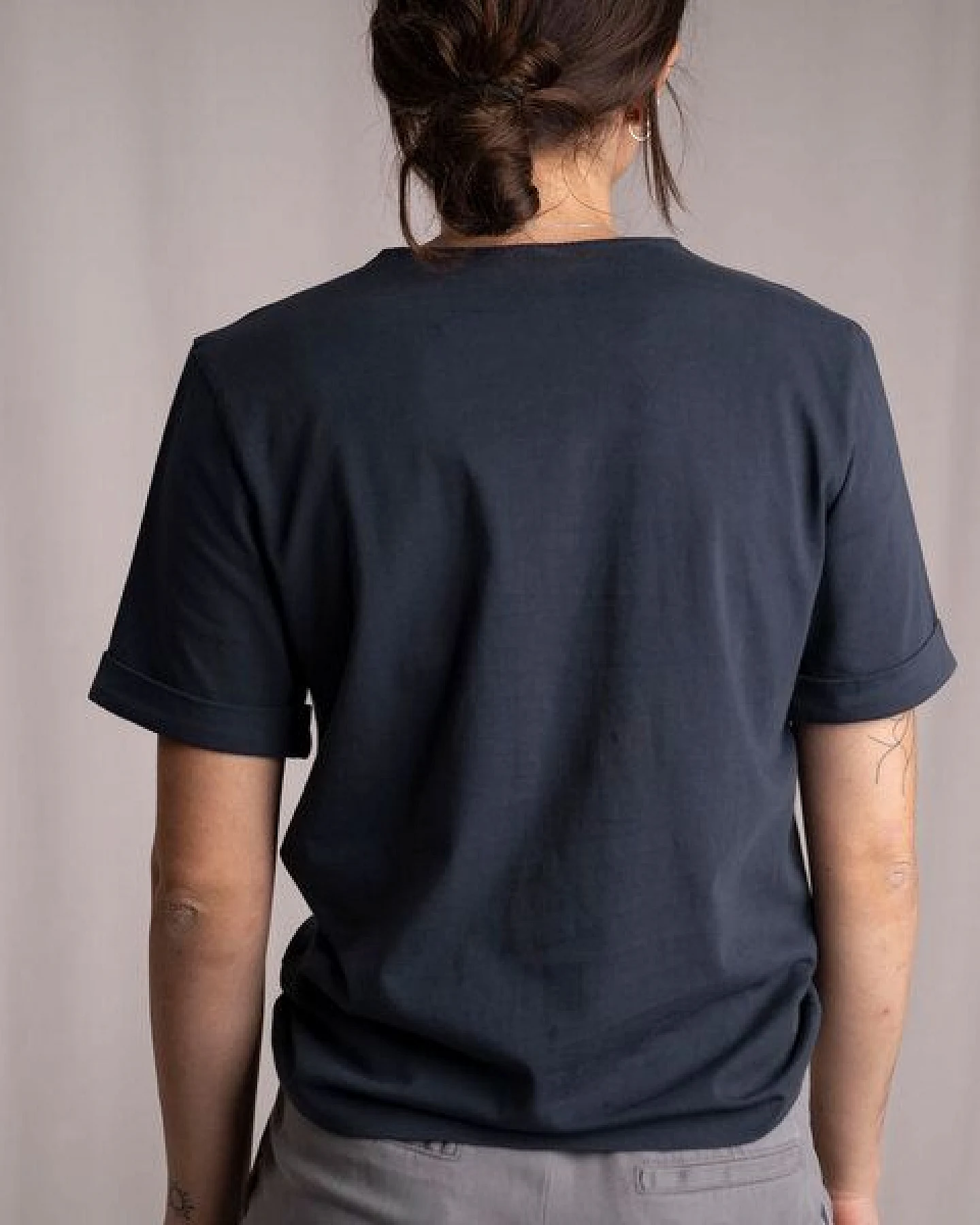 Vresh Clothing Josevine - Button T-Shirt aus Biobaumwolle – Ansicht 2