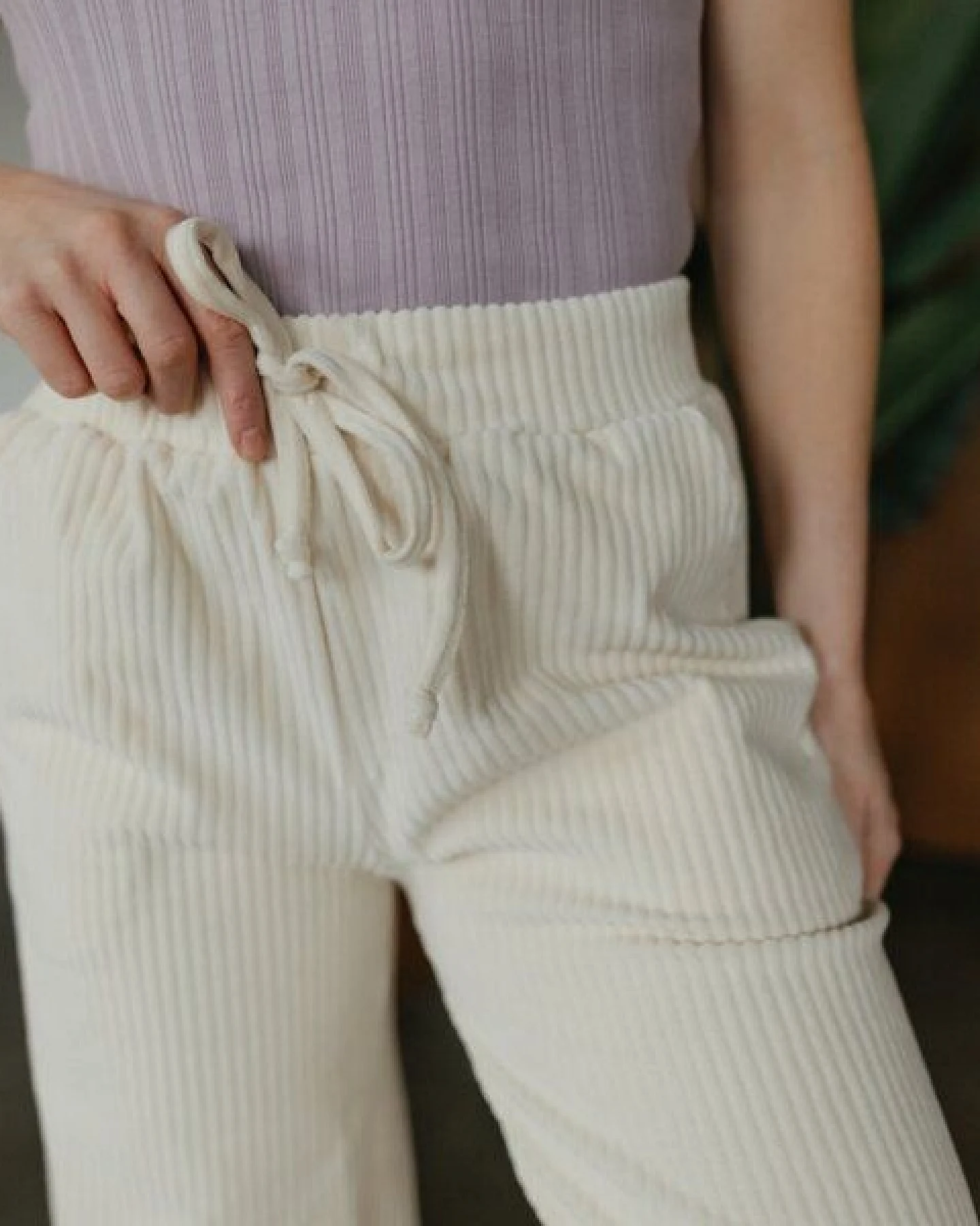 NORDLICHT Cord Sweathose Lana – Ansicht 2